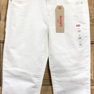 Levi Capri